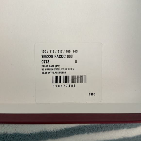 Gucci Gift Box with Ribbon - Picture 2 of 2